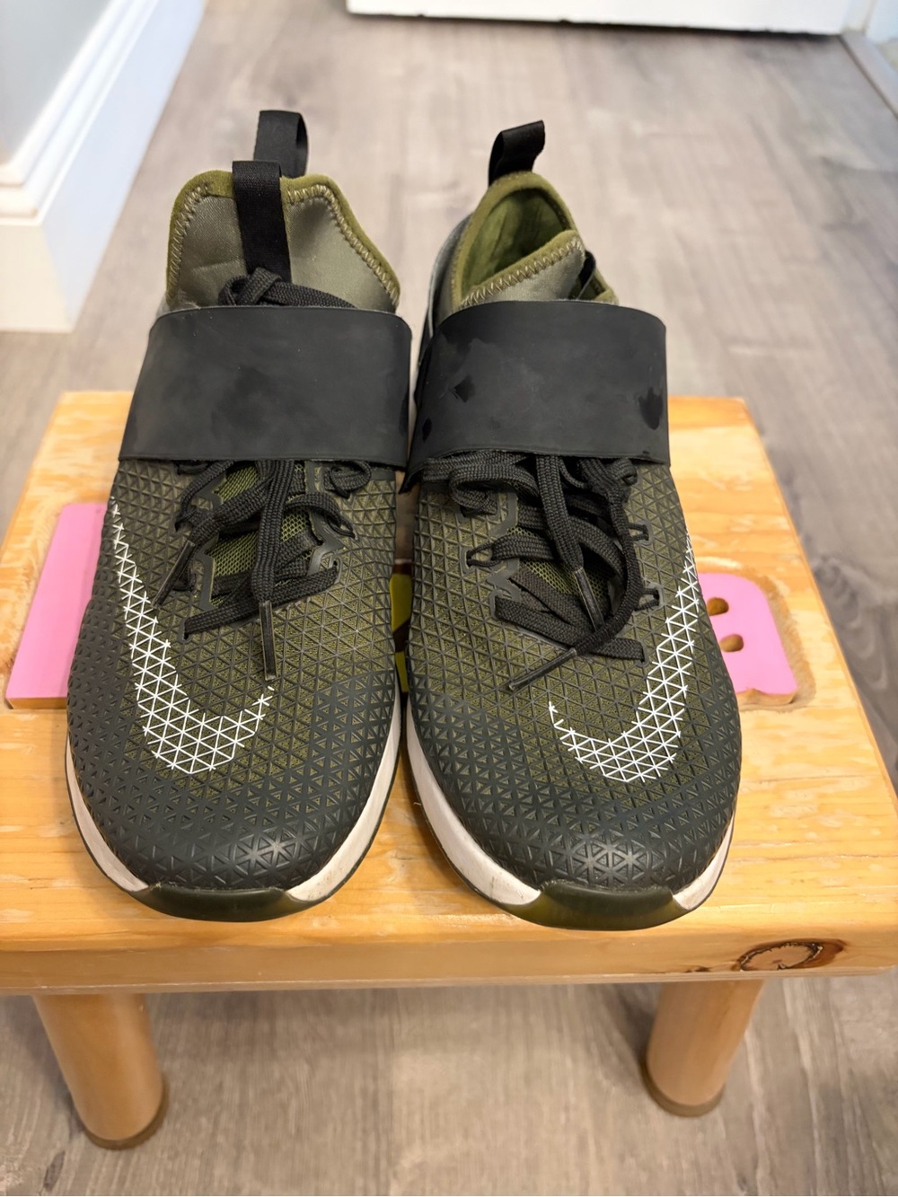 Women's Nike Air Zoom Strong Green Training Shoes- Size 6- Pre-owned